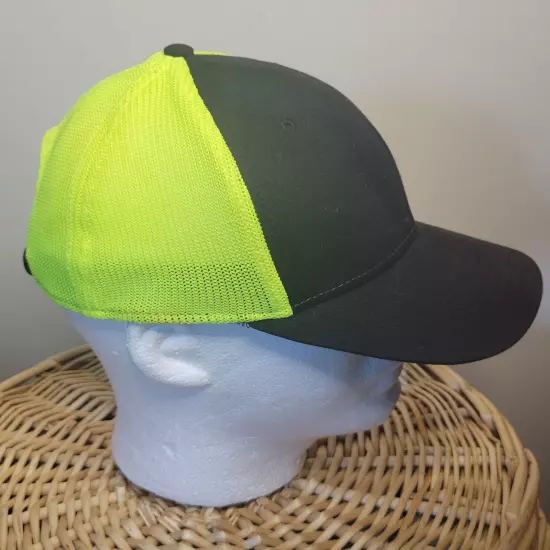 John Deere SnapBack Trucker Hat Black Bill Green Mesh Back Good Condition 