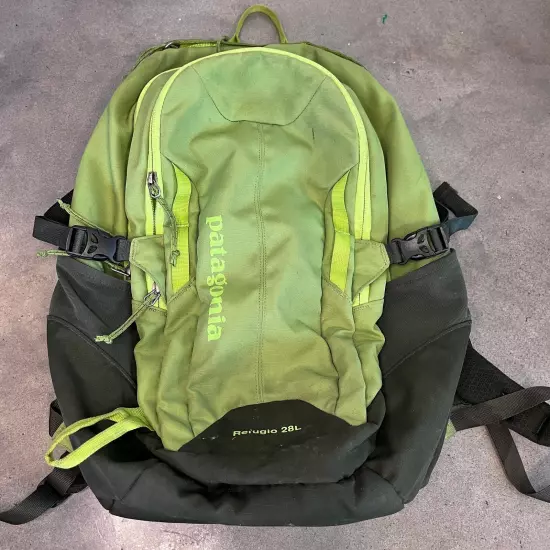 Patagonia Refugio 28L Pack supply Green multi compartment backpack school hiking