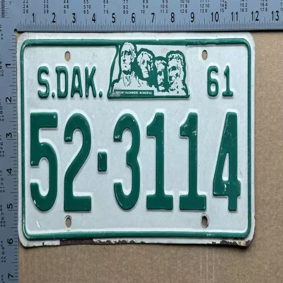 1961 South Dakota license plate 52-3114 Moody Mount Rushmore 16498