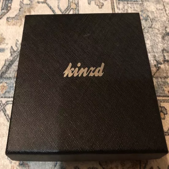 Kinzd CARBON FIBER & Black Leather Thin Bifold Wallet W/ Photo ID Flap New w/Box