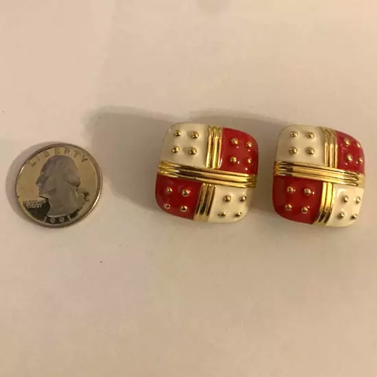 Premier USA VTG Red White And Gold Tone Square Clip On Earrings