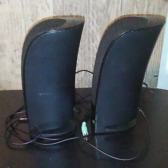 Gigaware 2.0 Multimedia Computer Speakers 4000431 w/speaker cord Black