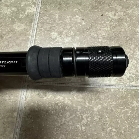 Surefire Z2 Combat Light Flashlight A030027 Clean ￼ Read