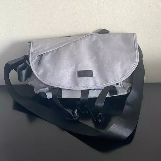 NWOT bring unisex multi compartment laptop messanger bag grey college bag EUC