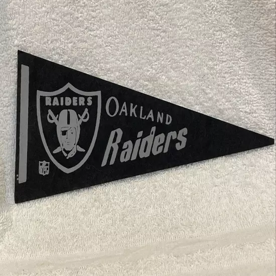 VINTAGE 1960's Oakland Raiders 9 INCH Felt Black Mini Pennant, VERY NICE!!