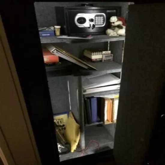 GUN SAFE LED LIGHT. 23"to36"WIDE SAFE, AUTOMATIC MAG SWITCH, AA BATTERY POWER.