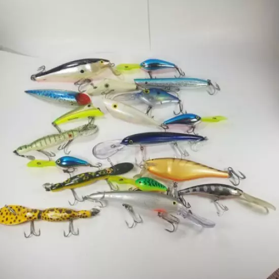 18 Vintage Crankbait Lures Assortment Mixed Lot Clean Fishing Lures