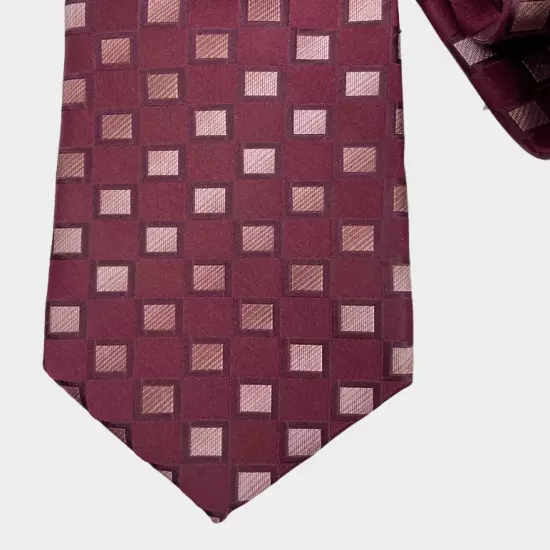 Kenneth Cole Reaction Burgundy Red Cube Checker Geometric Silk Tie 3.5" x 58"