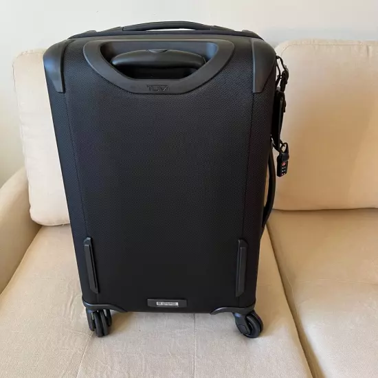 TUMI Aerotour Unisex International Expandable 4-Wheel Carry-On - Black