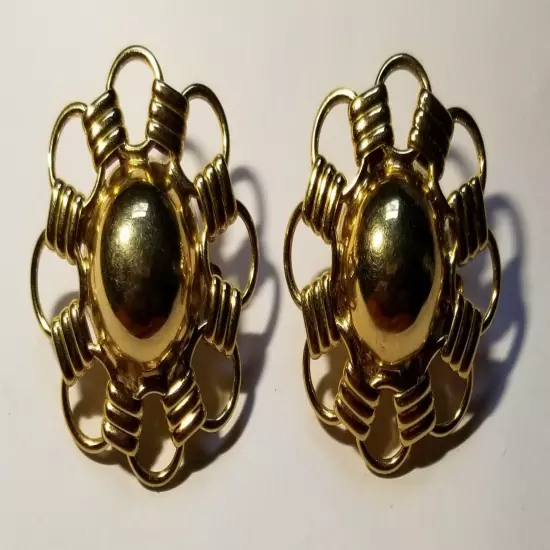 VINTAGE TRIFARI BOLD BUTTON GOLD TONED METAL CLIP ON EARRINGS