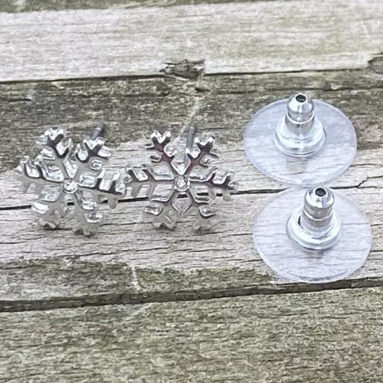 Snowflake crystal stud earrings 10 mm