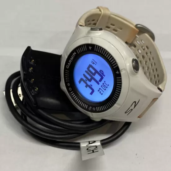 Men’s Garmin Approach S2 Golf GPS Watch With Charger White Band Working Great 