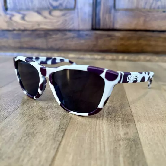 Oakley Frogskins Dalmatian 03-151 / Grey 55-17-139 Sunglasses - Dog Spots