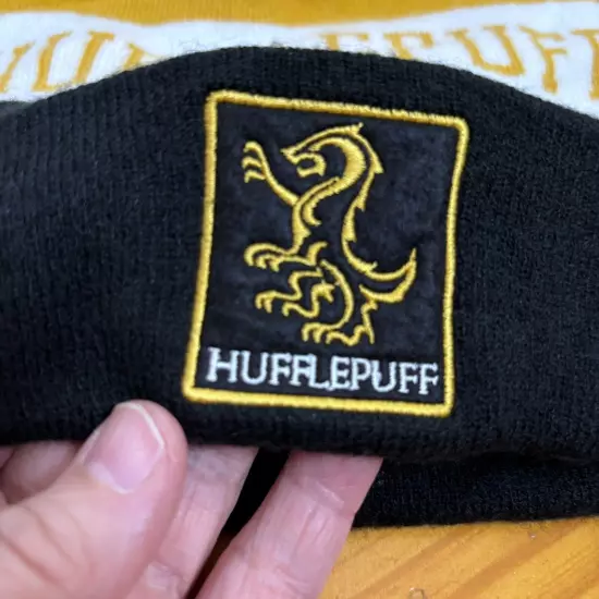 Harry Potter Universal Studios Yellow and Black Hufflepuff Crest Beanie Hat OS