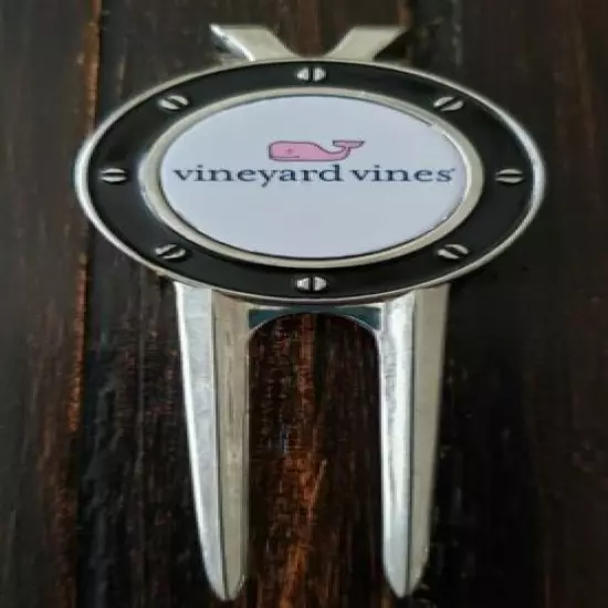 Vineyard Vines Golf Divot Tool Ball Marker Magnetic Metal 3" NWOT