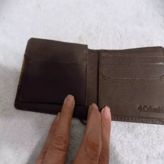 Columbia Men's Brown 2 Tone Wallet New No Box Or Tags