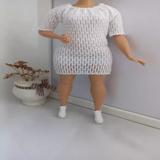 Dress for Curvy doll, stretch, no hook and loop.