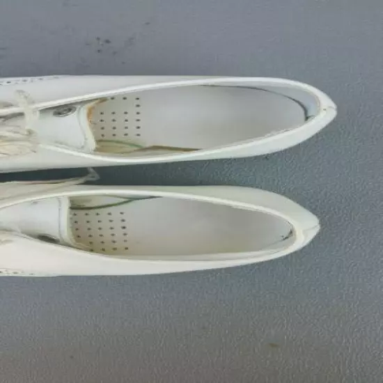 Vintage White Saddle Golf Shoes Metal Cleat 8 1/2 B