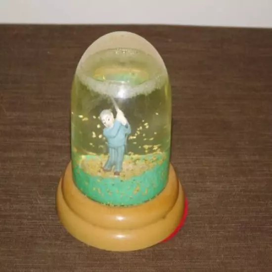 VINTAGE 4 1/4" HIGH GOLF GOLFER IN SAND TRAP SNOW SAND GLOBE