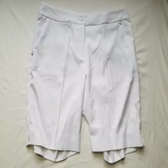 1 NWT WOMEN'S GREG NORMAN SHORTS, SIZE: 8, COLOR: WHITE (J311)