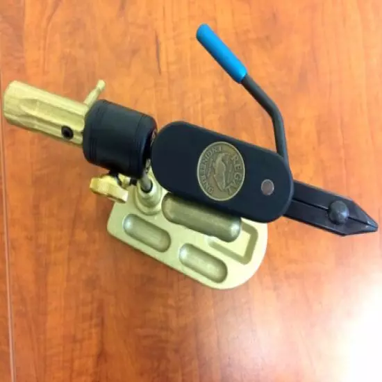 Regal Revolution Fly Tying Vise w/ Traditional Head And Bronze Pocket Base