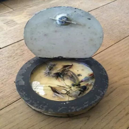 OLD UNUSUAL VICTORIAN JAPANNED FLY/CAST FISHING TIN.