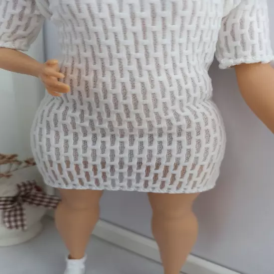 Dress for Curvy doll, stretch, no hook and loop.