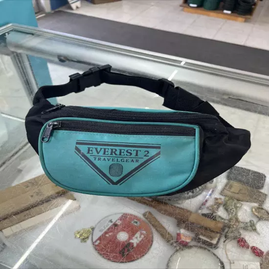 Everest 2 Travel Gear Vintage Fanny Pack With Keys