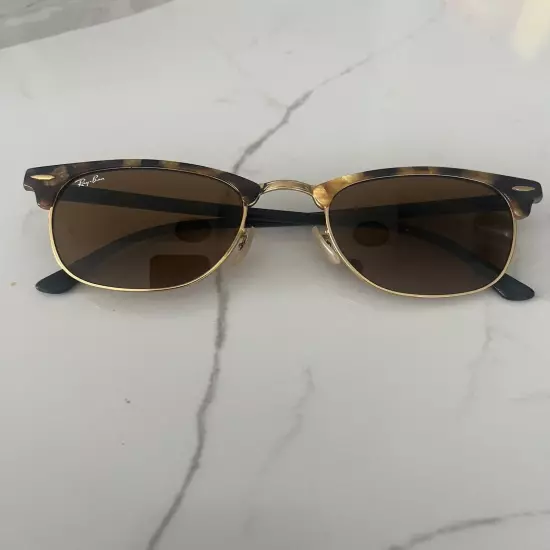 Ray Ban RB 3016 Clubmaster polarized Women’s Sunníes! Classic Style!