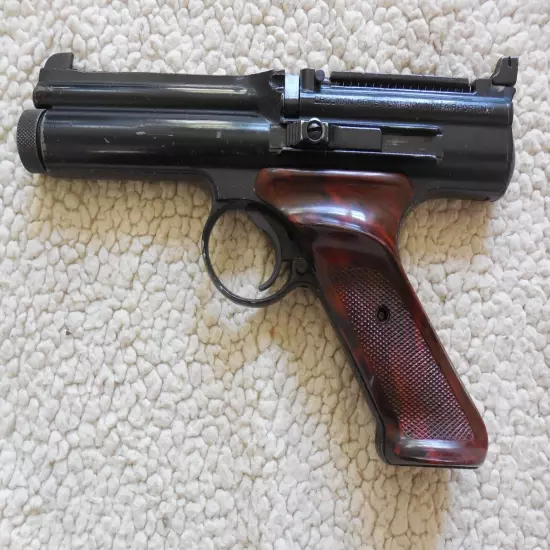 Vintage Crosman 600 ten shot semi-auto .22 caliber CO2 pistol