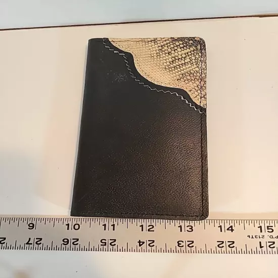 MEN'S BLACK LEATHER BI-FOLD WALLET WITH REPTILE DESIGN NOS