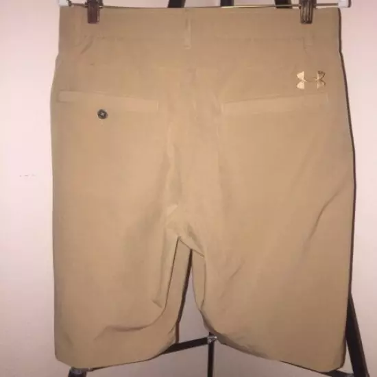 Men's Under Armour Airvent flat front shorts size 32 mint condition