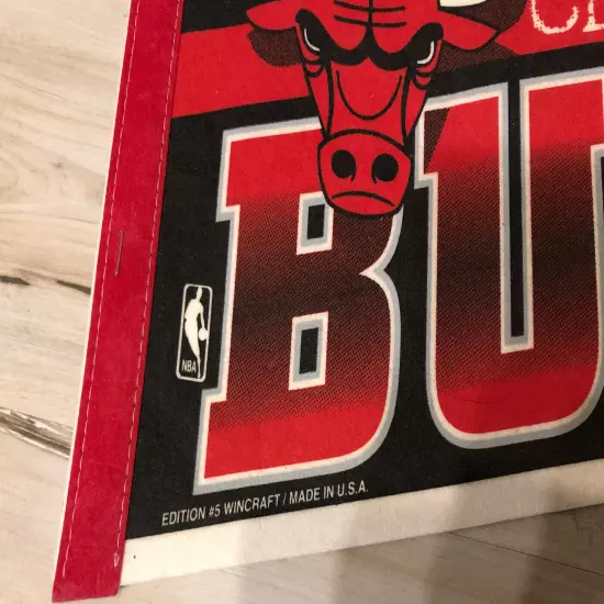 VINTAGE Chicago Bulls 1990's Full Size Wincraft Edition #5 Pennant Jordan Puppen