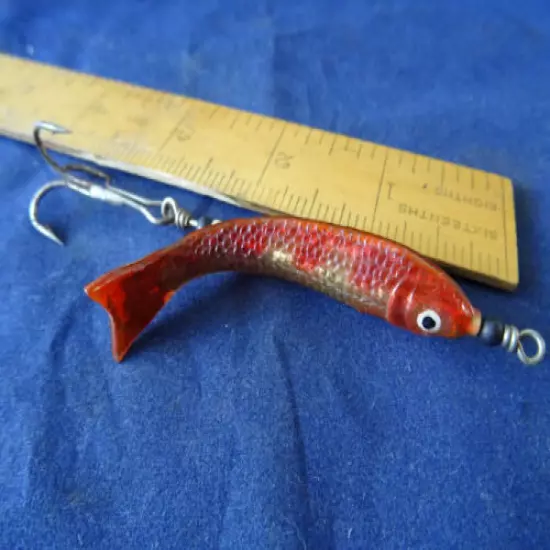 A SCARCE VINTAGE UNNAMED ALLCOCK'S CELLULOID TIT-BIT FISHING LURE