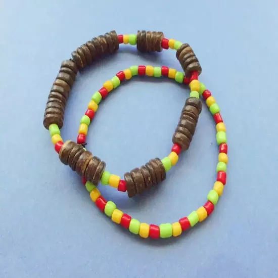 7.5 - 8" MEN'S RASTA SMALL SEED BEADED STRETCH BRACELET NEW *USA