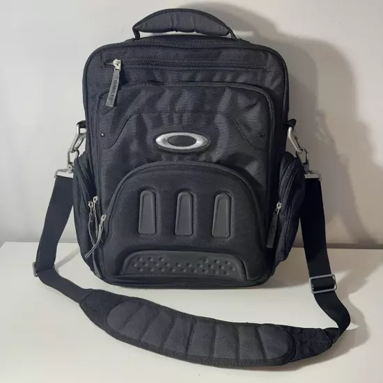 Oakley Messenger Vertical Laptop Crossbody Bag Black