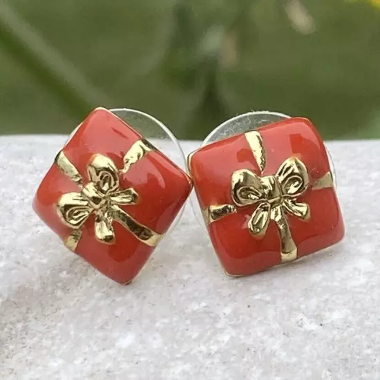 Gift wrapped present stud earrings - new