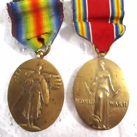 5 WW 1 & 2, MEDALS GREAT WAR / FREEDOM OF SPEECH & 2 MARKSMAN & A MARINE PIN