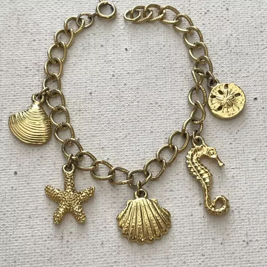 Vintage Avon Ocean Shell Seahorse Starfish Charm Gold Tone Chain Bracelet 6.75"