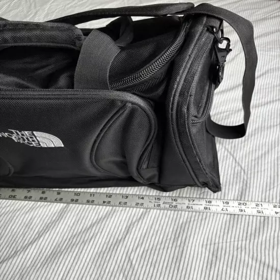 ꙮ The North Face Duffel SMALL bag Overnight Gym Carry on Bag - Black