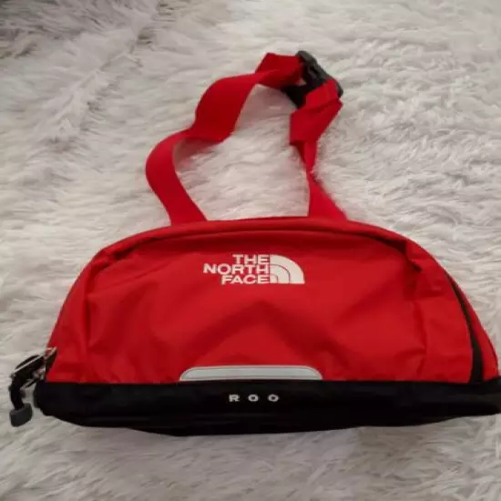 The North Face ROO Fanny Pack Sling Bag Black Classic Pockets Waist Pack NoUsed