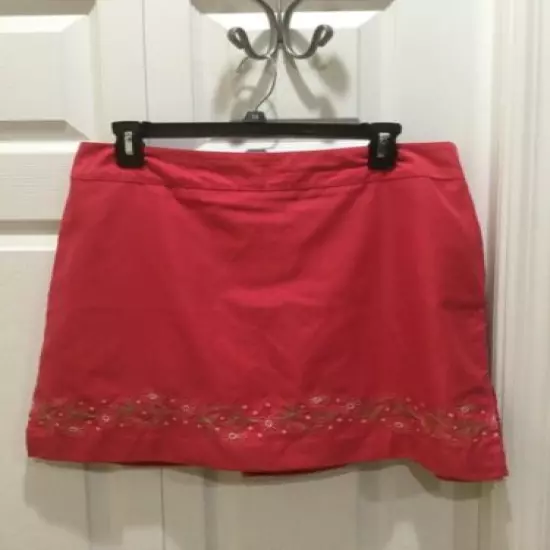 Women’s IZOD Golf Skort. Pink with Embroidered bottom. Size 8.