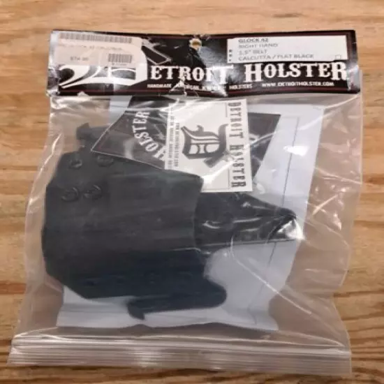 Detroit Holster for Glock 42 - right handed black with speed clips