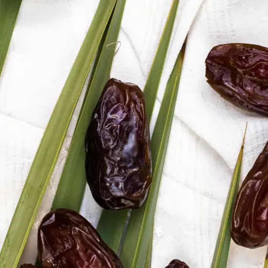 MEDJOOL DATES 11 LB. LARGE.. CALIFORNIA FRESH DATES. FREE FAST SHIPPING.