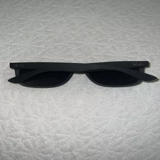 New Ray-Ban Justin RB4165 Matte Black Polarized Sunglasses