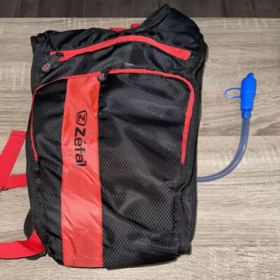 Zefal Smart Light-Up Hydration Bag