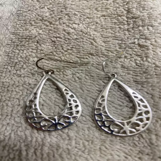 2016 Avon Artisan Filigree earrings Silver tone Collection