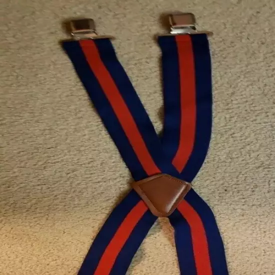 PRE-OWNED MENS ADJUSTABLE RED AND BLUE CLOTH SUSPENDERS WITH METAL SNAP CLASPS