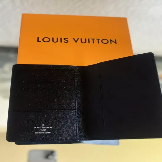 louis vuitton passport Holder