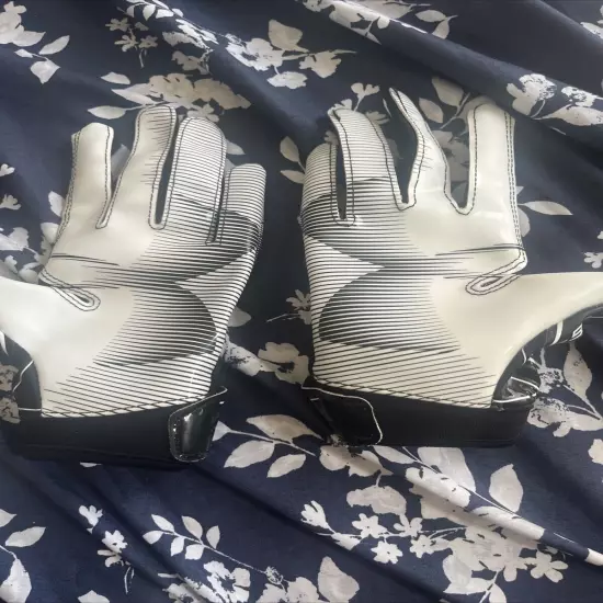 Football Gloves For Kids (Perfect Condition) 3 Inch Width X 6 Inch Length 